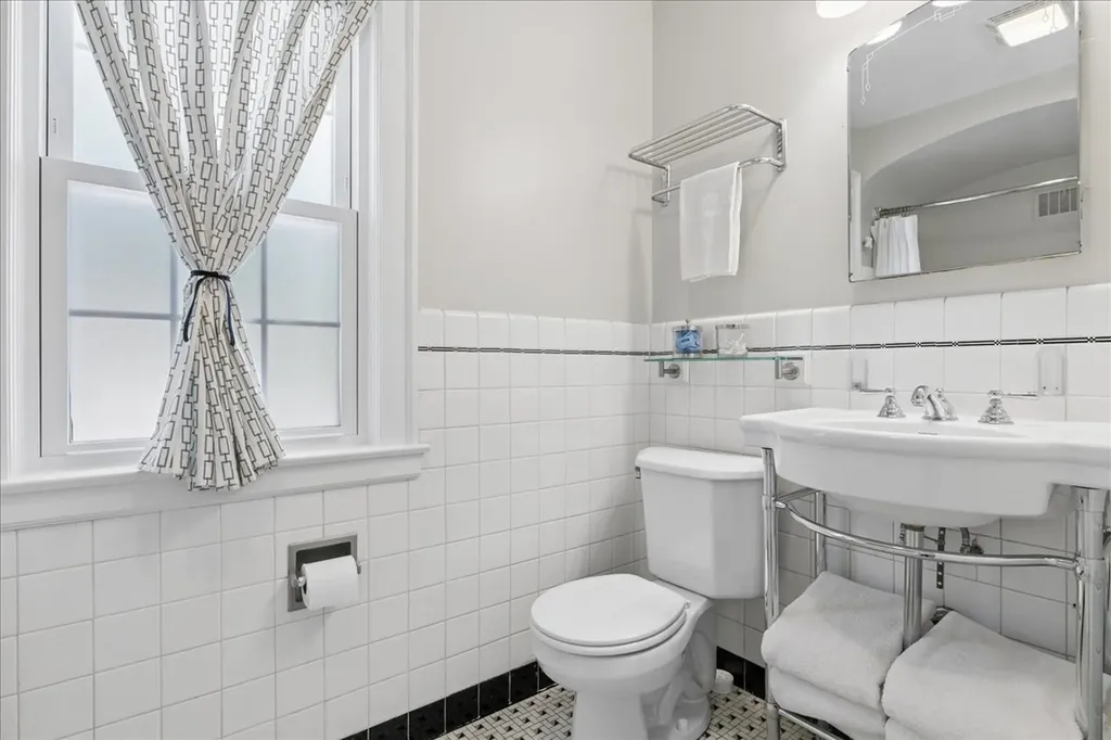 3242 North New England Avenue Chicago IL 60634