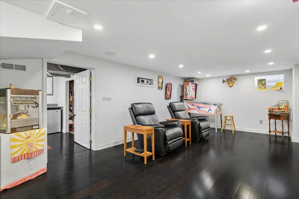 3242 North New England Avenue Chicago IL 60634