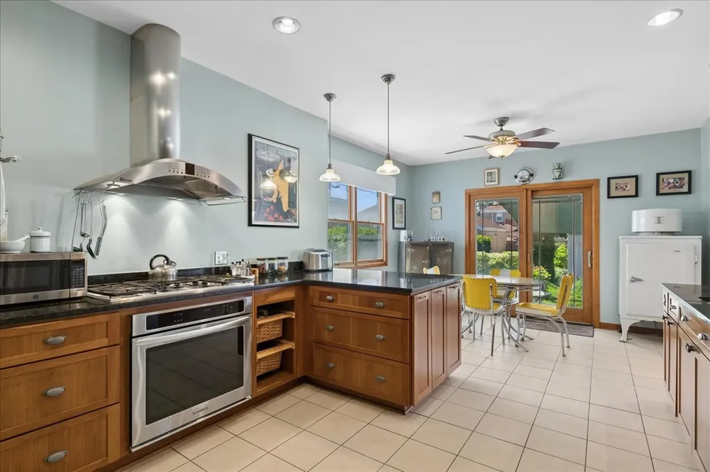 3242 North New England Avenue Chicago IL 60634