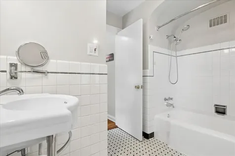 3242 North New England Avenue Chicago IL 60634