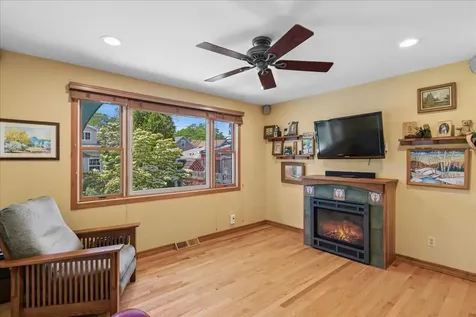 3242 North New England Avenue Chicago IL 60634