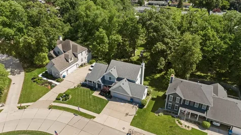 556 36TH Avenue East Moline IL 61244