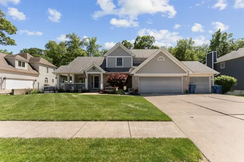 556 36TH Avenue East Moline IL 61244