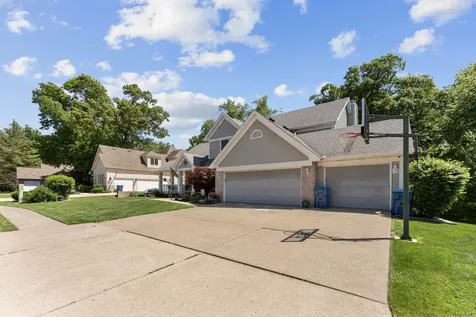 556 36TH Avenue East Moline IL 61244