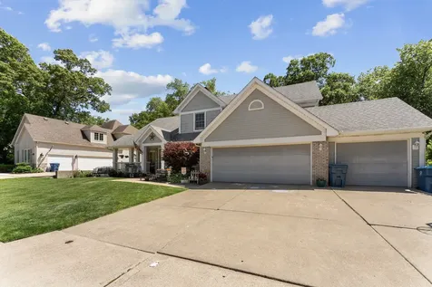 556 36TH Avenue East Moline IL 61244