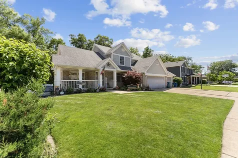 556 36TH Avenue East Moline IL 61244