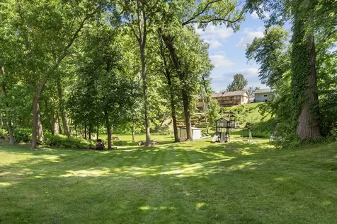 556 36TH Avenue East Moline IL 61244