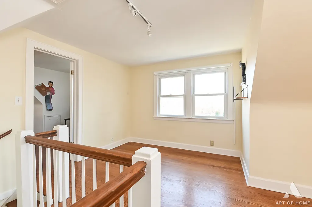 19 West Hattendorf Avenue Roselle IL 60172