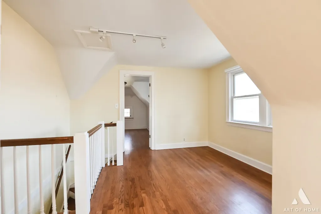 19 West Hattendorf Avenue Roselle IL 60172