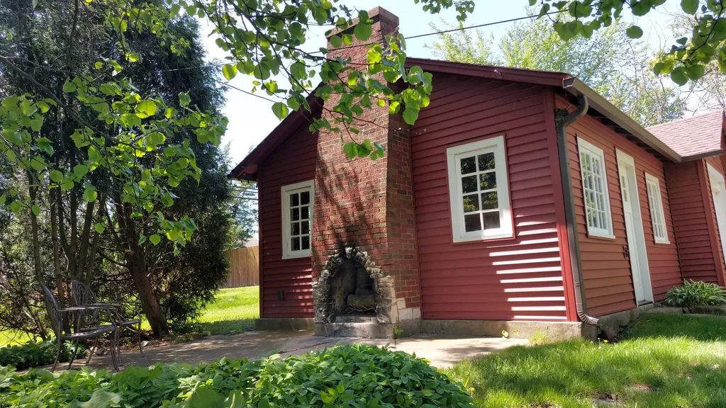 19 West Hattendorf Avenue Roselle IL 60172
