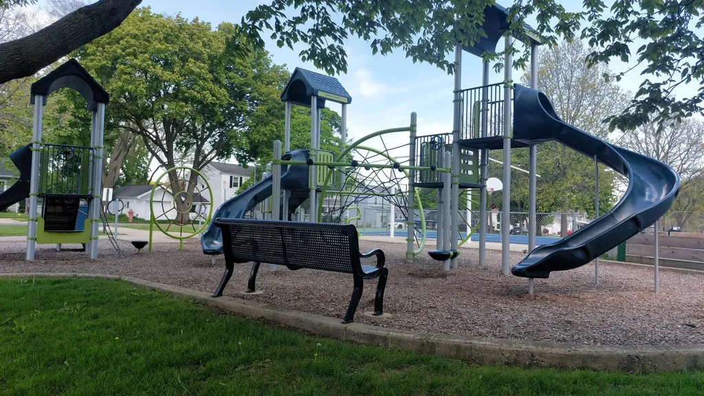 19 West Hattendorf Avenue Roselle IL 60172