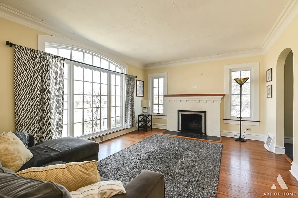 19 West Hattendorf Avenue Roselle IL 60172