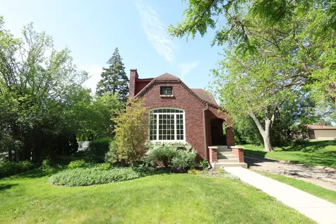 19 West Hattendorf Avenue Roselle IL 60172