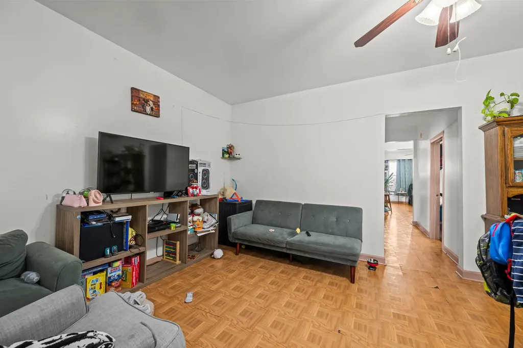 2822 North Milwaukee Avenue Chicago IL 60618