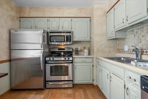 184 Locust Street South Elgin IL 60177