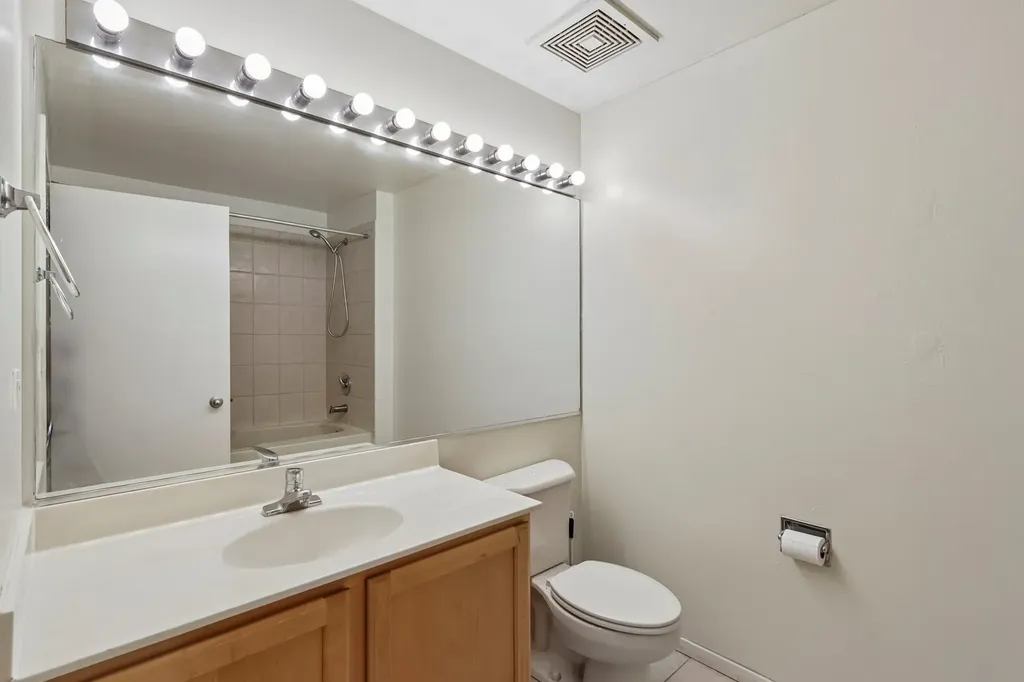 5200 South Ellis Avenue Chicago IL 60615