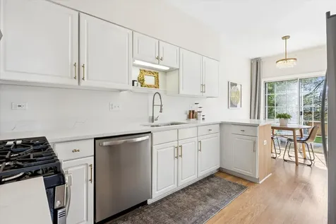 121 South Barton Trail Batavia IL 60510