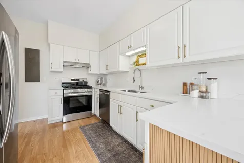 121 South Barton Trail Batavia IL 60510