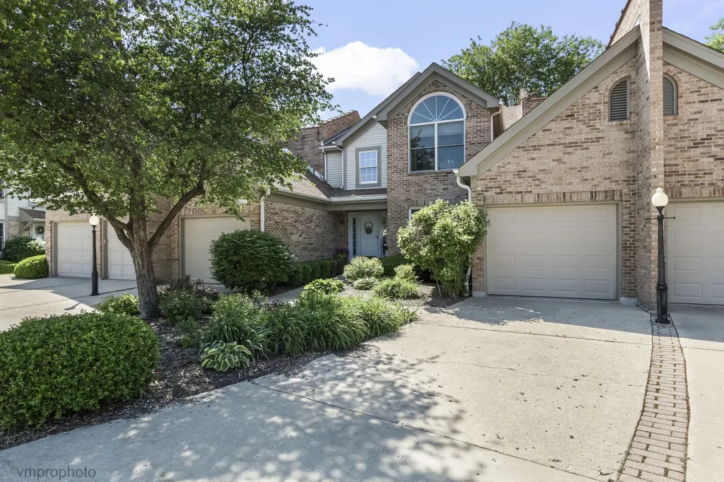 1916 West Ashbury Lane Inverness IL 60067