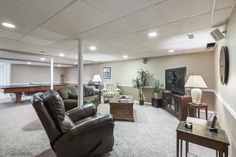 1916 West Ashbury Lane Inverness IL 60067
