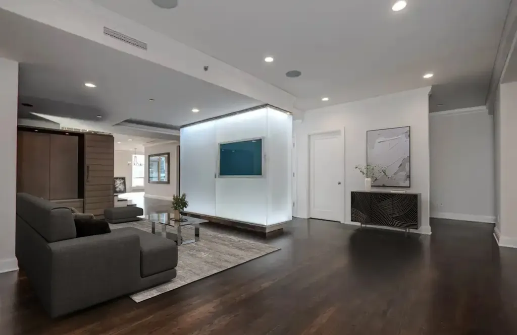 270 East Pearson Street Chicago IL 60611