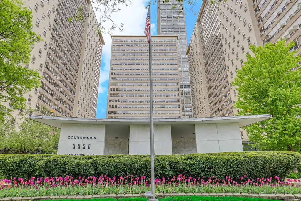 3950 North Lake Shore Drive Chicago IL 60613