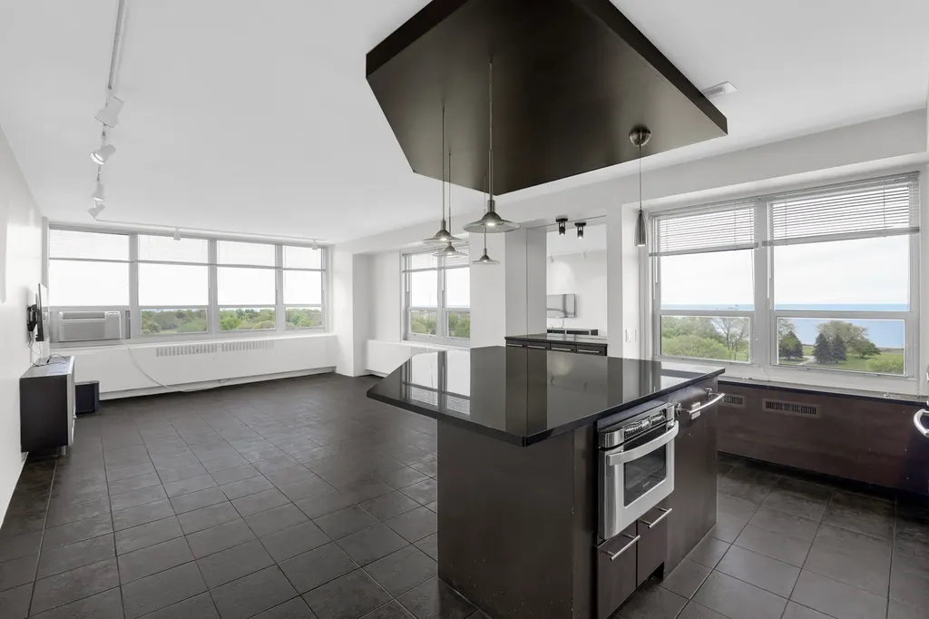 3950 North Lake Shore Drive Chicago IL 60613