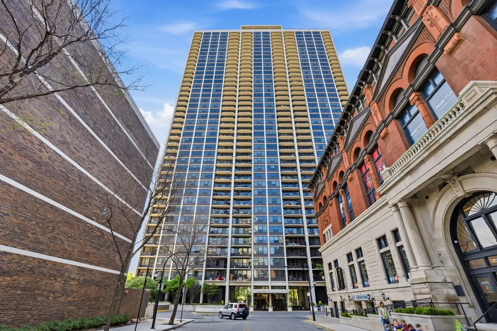 1560 North Sandburg Terrace Chicago IL 60610