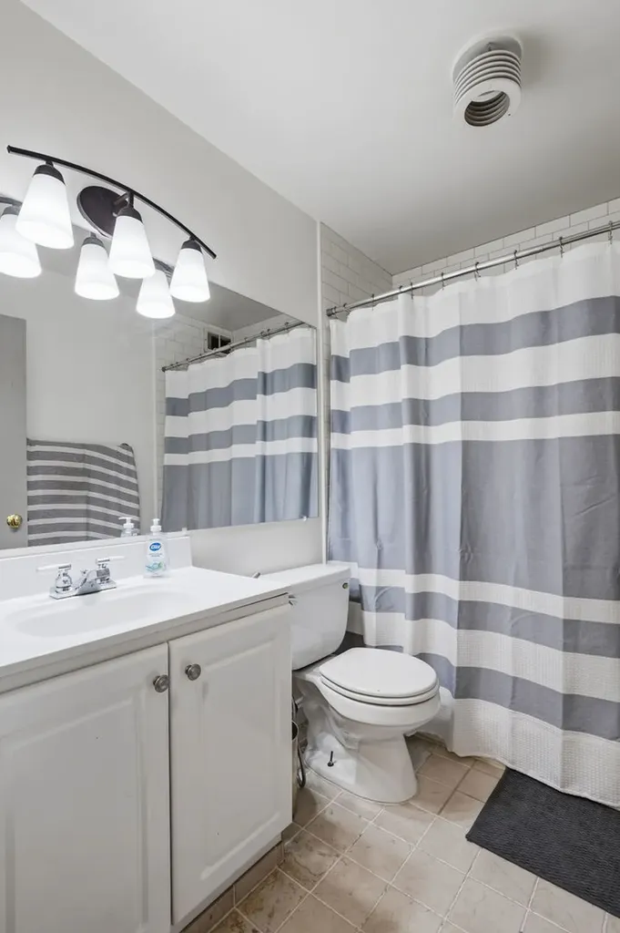 1560 North Sandburg Terrace Chicago IL 60610