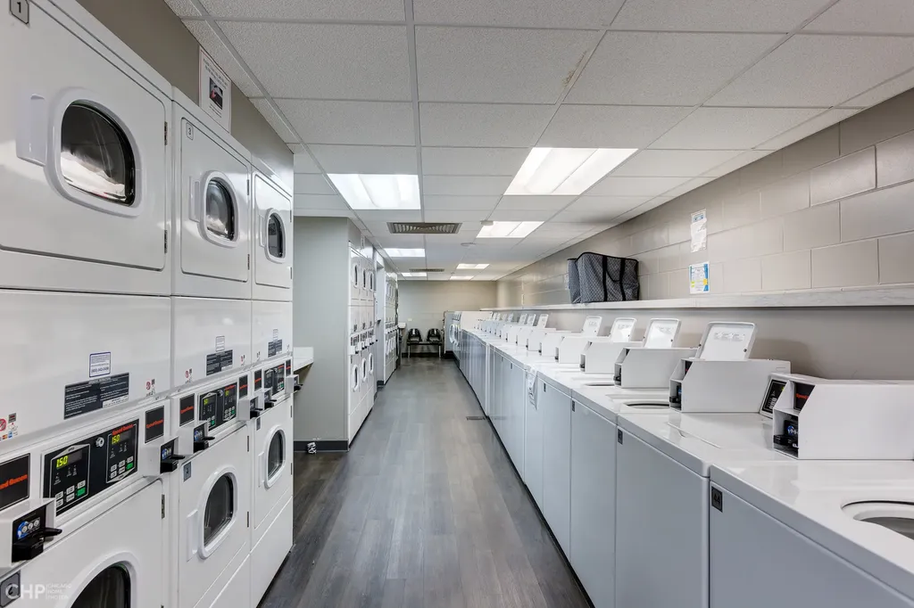 1560 North Sandburg Terrace Chicago IL 60610
