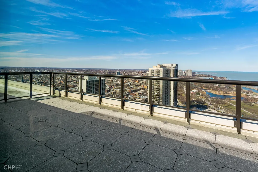 1560 North Sandburg Terrace Chicago IL 60610