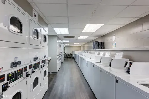 1560 North Sandburg Terrace Chicago IL 60610