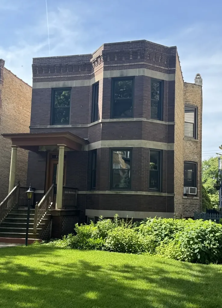 2005 West Greenleaf Avenue Chicago IL 60645