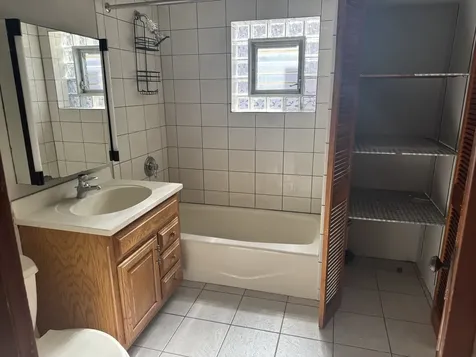 2005 West Greenleaf Avenue Chicago IL 60645