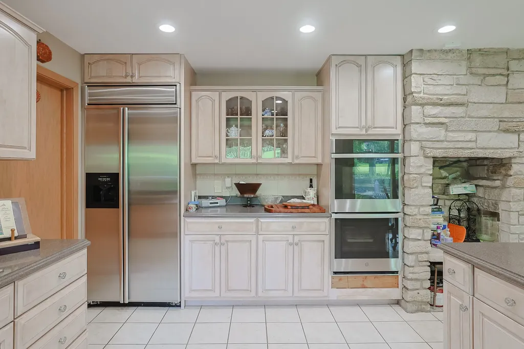 9 Camelot Drive Oak Brook IL 60523