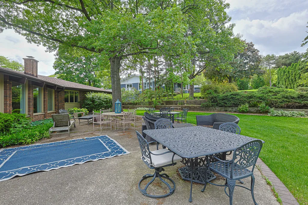 9 Camelot Drive Oak Brook IL 60523