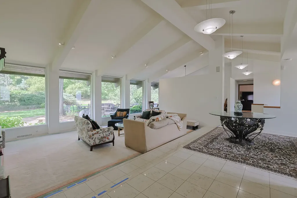9 Camelot Drive Oak Brook IL 60523