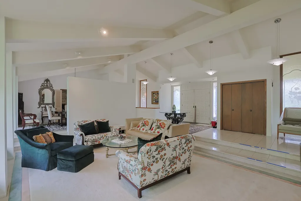 9 Camelot Drive Oak Brook IL 60523