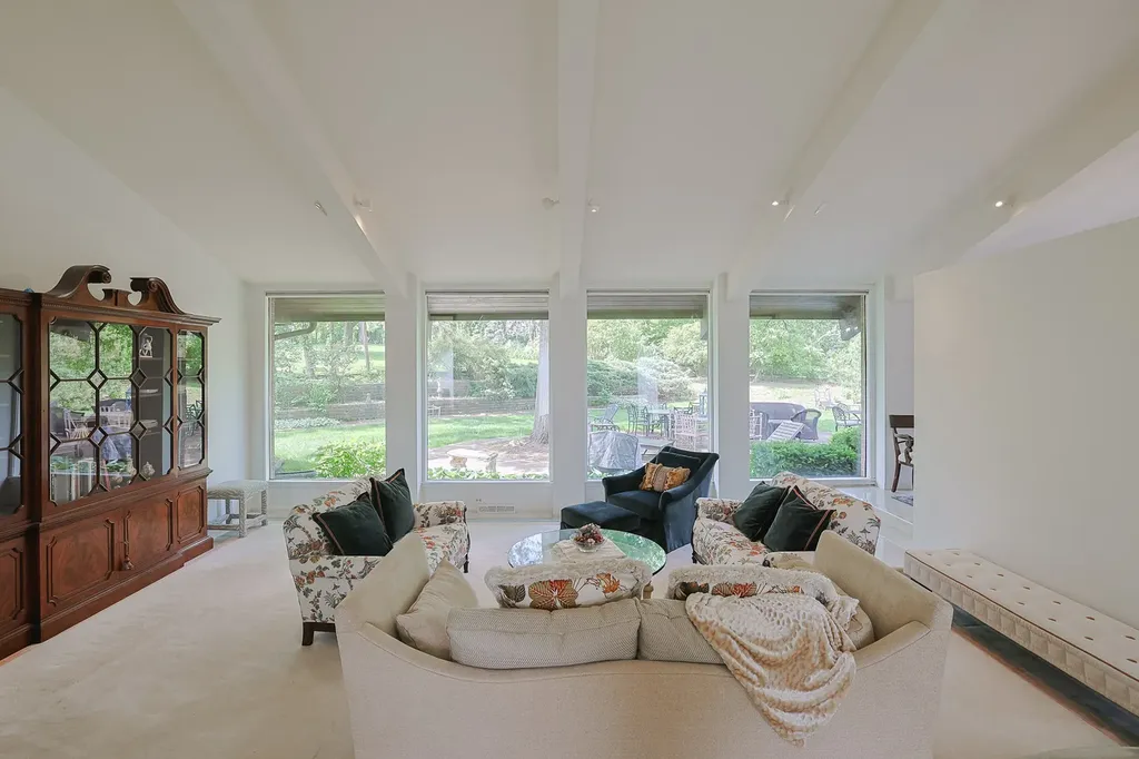 9 Camelot Drive Oak Brook IL 60523