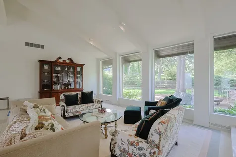9 Camelot Drive Oak Brook IL 60523
