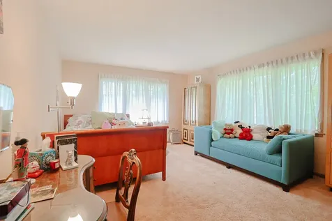 9 Camelot Drive Oak Brook IL 60523