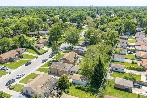 15524 Gouwens Lane South Holland IL 60473