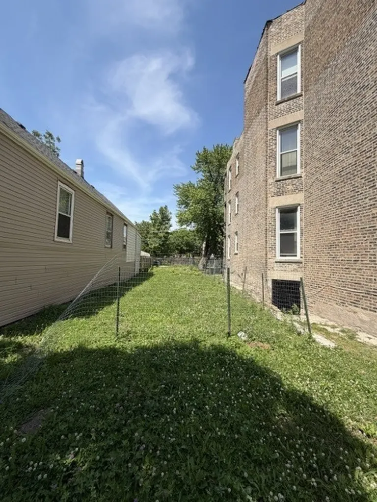4338 South Wells Street Chicago IL 60609