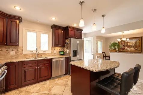10136 Charles Avenue Palos Hills IL 60465