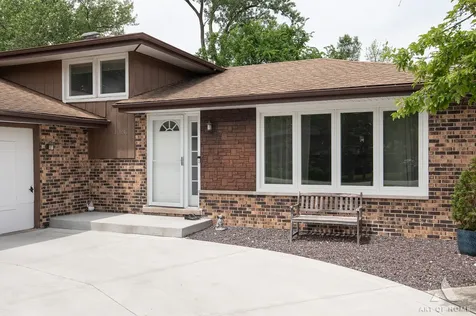 10136 Charles Avenue Palos Hills IL 60465