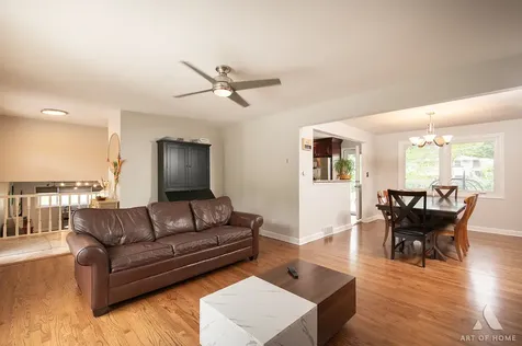 10136 Charles Avenue Palos Hills IL 60465