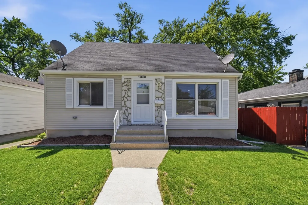 16820 South Crane Avenue Hazel Crest IL 60429