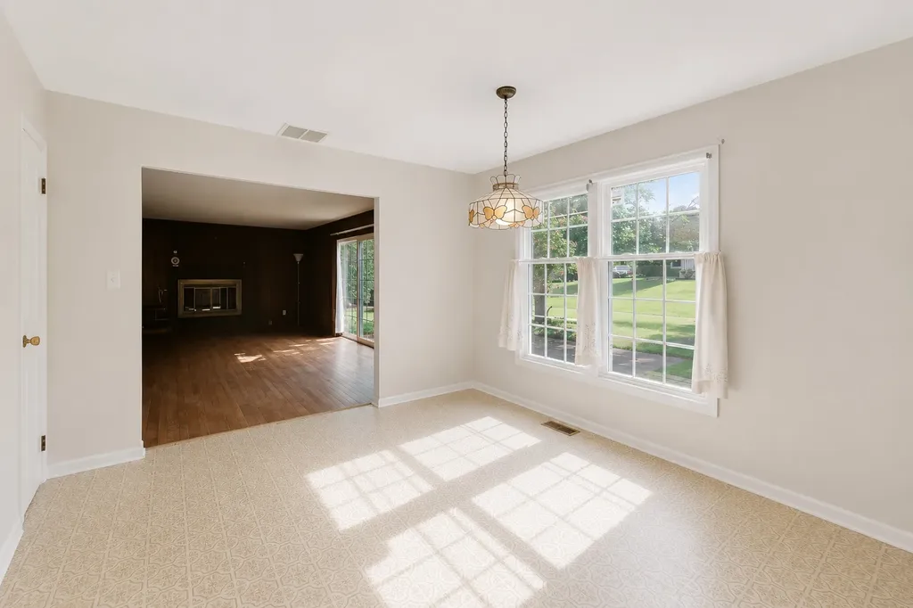2801 Mill Creek Lane Rolling Meadows IL 60008