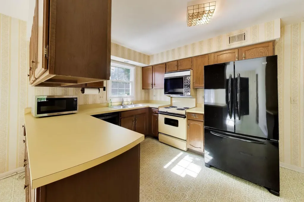2801 Mill Creek Lane Rolling Meadows IL 60008