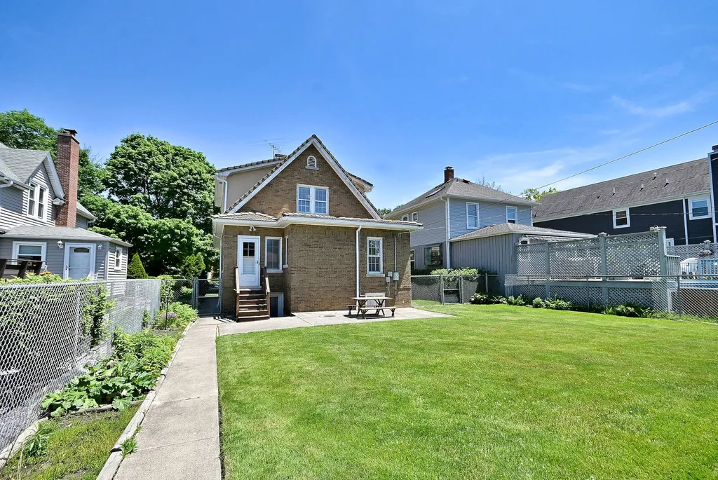 6840 North Olcott Avenue Chicago IL 60631